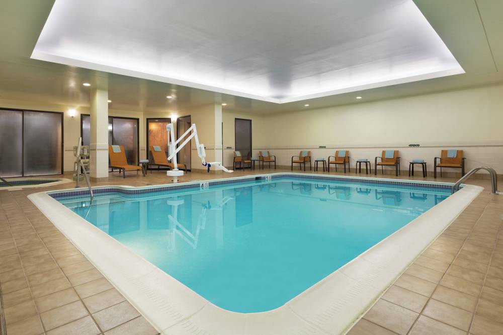 Courtyard By Marriott Chesapeake Greenbrier 8