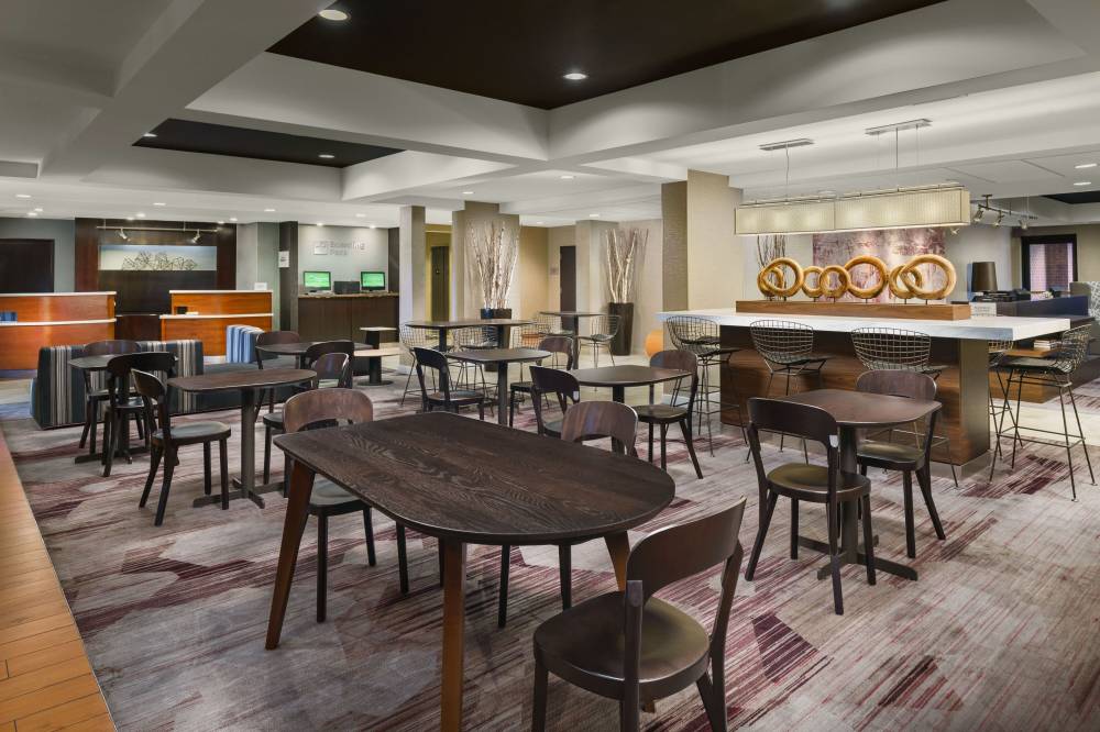 Courtyard By Marriott Chicago Bloomingdale 7