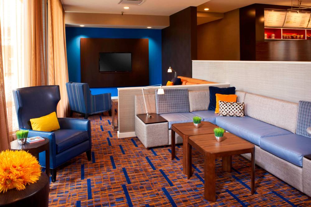 Courtyard By Marriott Chicago Deerfield 10