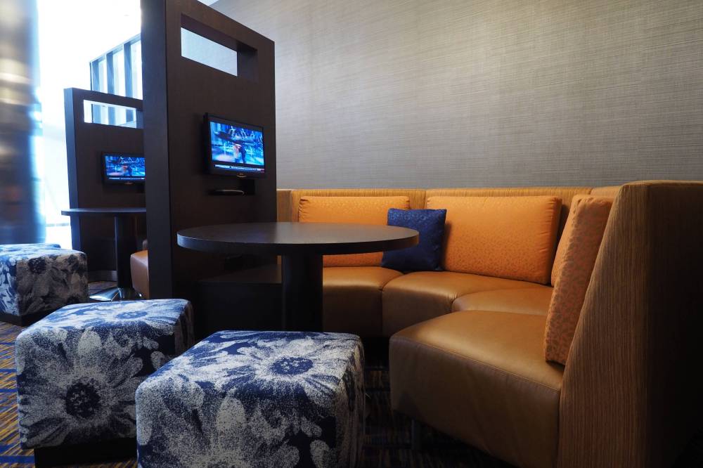 Courtyard By Marriott Columbus West-hilliard 9