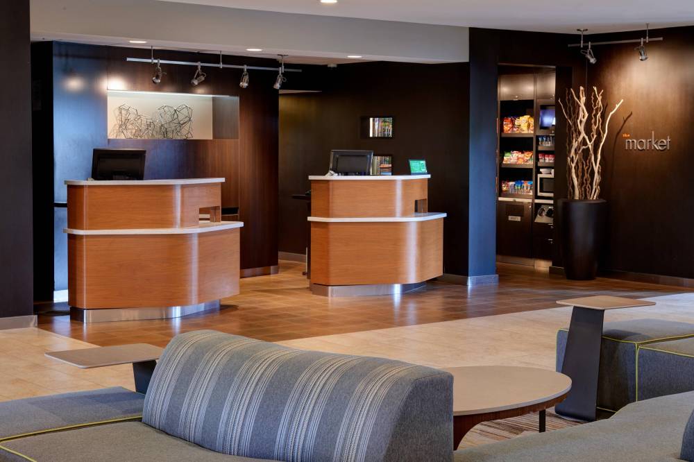 Courtyard By Marriott Detroit Dearborn 7