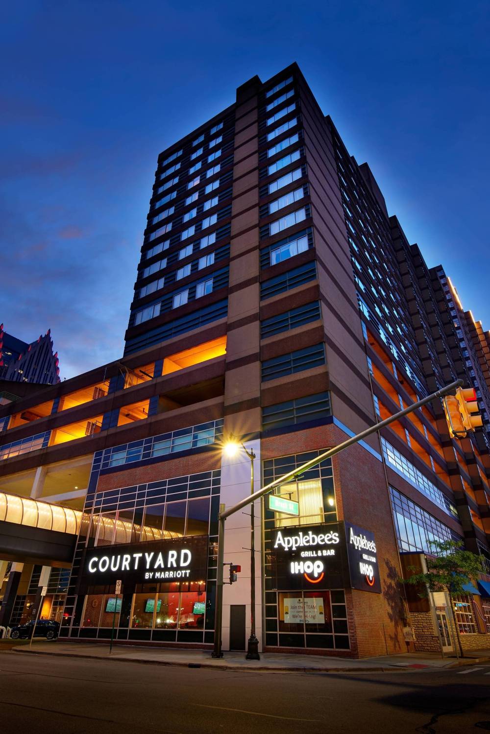 Courtyard By Marriott Detroit Downtown 8