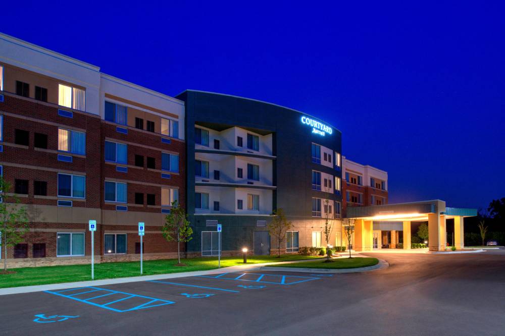 Courtyard By Marriott Detroit Farmington Hills 6