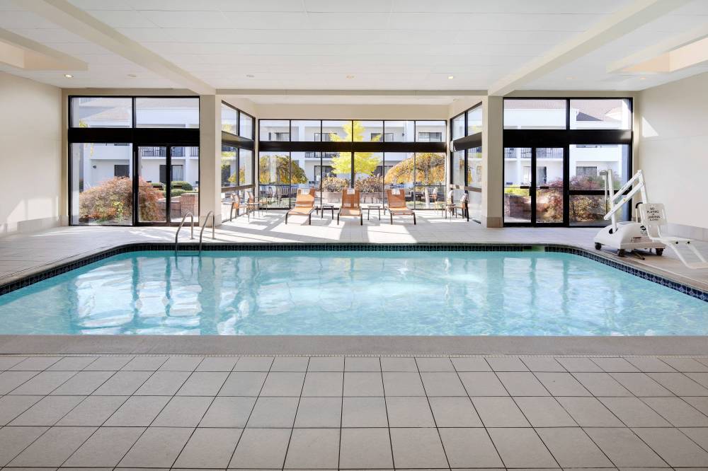 Courtyard By Marriott Detroit Southfield 8