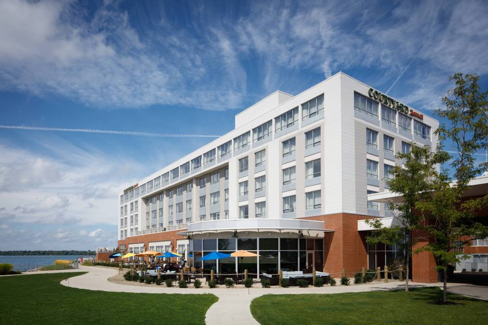 Courtyard By Marriott Erie Bayfront 9