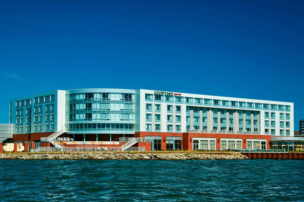 Courtyard By Marriott Erie Bayfront 8