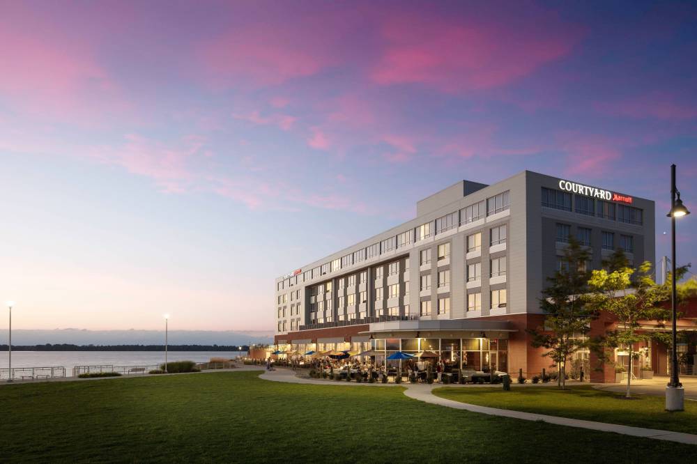 Courtyard By Marriott Erie Bayfront 10