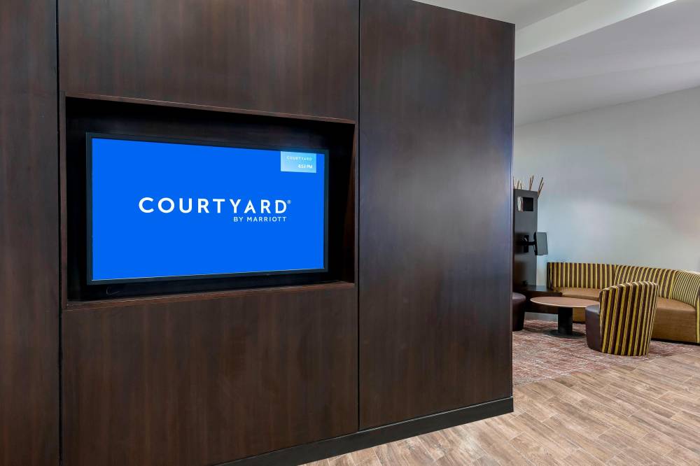 Courtyard By Marriott Fort Wayne Downtown At Grand Wayne Convention Center 8