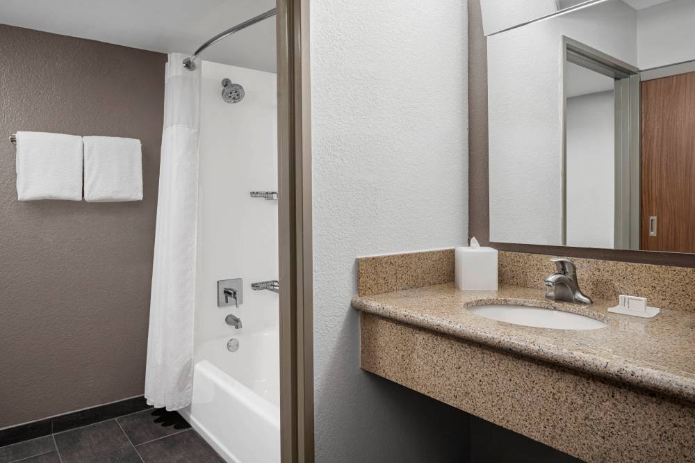 Guest Bathroom - Tub/Shower Combo