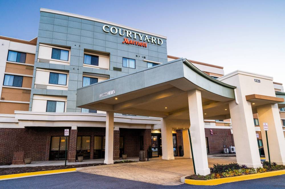 Courtyard By Marriott Largo Capital Beltway 7