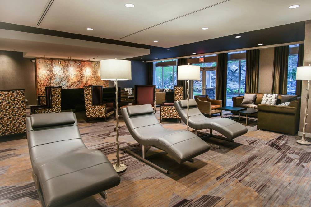 Courtyard By Marriott Lenox Berkshires 7