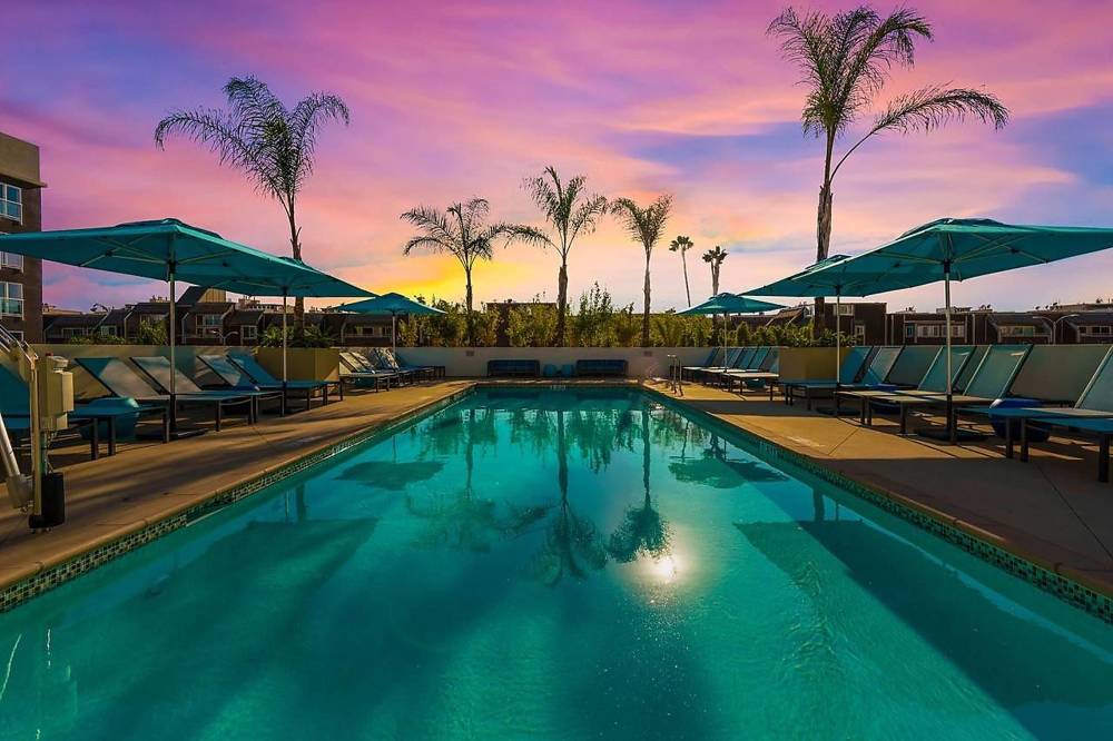 Courtyard By Marriott Marina Del Rey 5