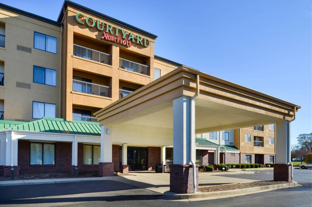 Courtyard By Marriott Milwaukee North-brown Deer 2