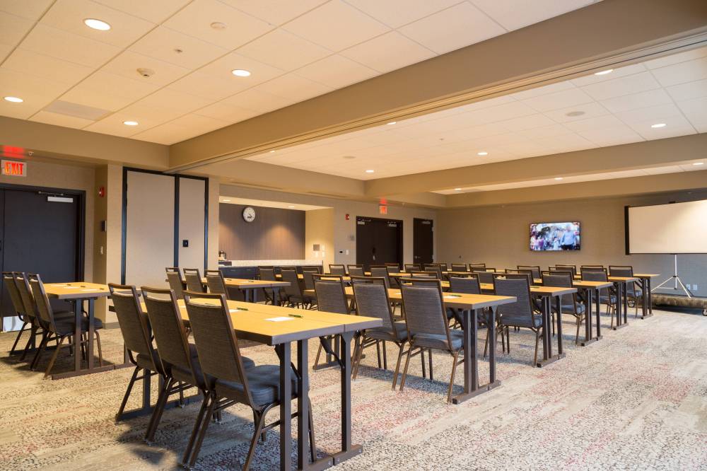 Courtyard By Marriott Morgantown 8