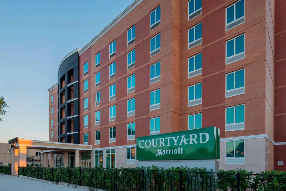 Courtyard By Marriott New York Queens Fresh Meadows 3