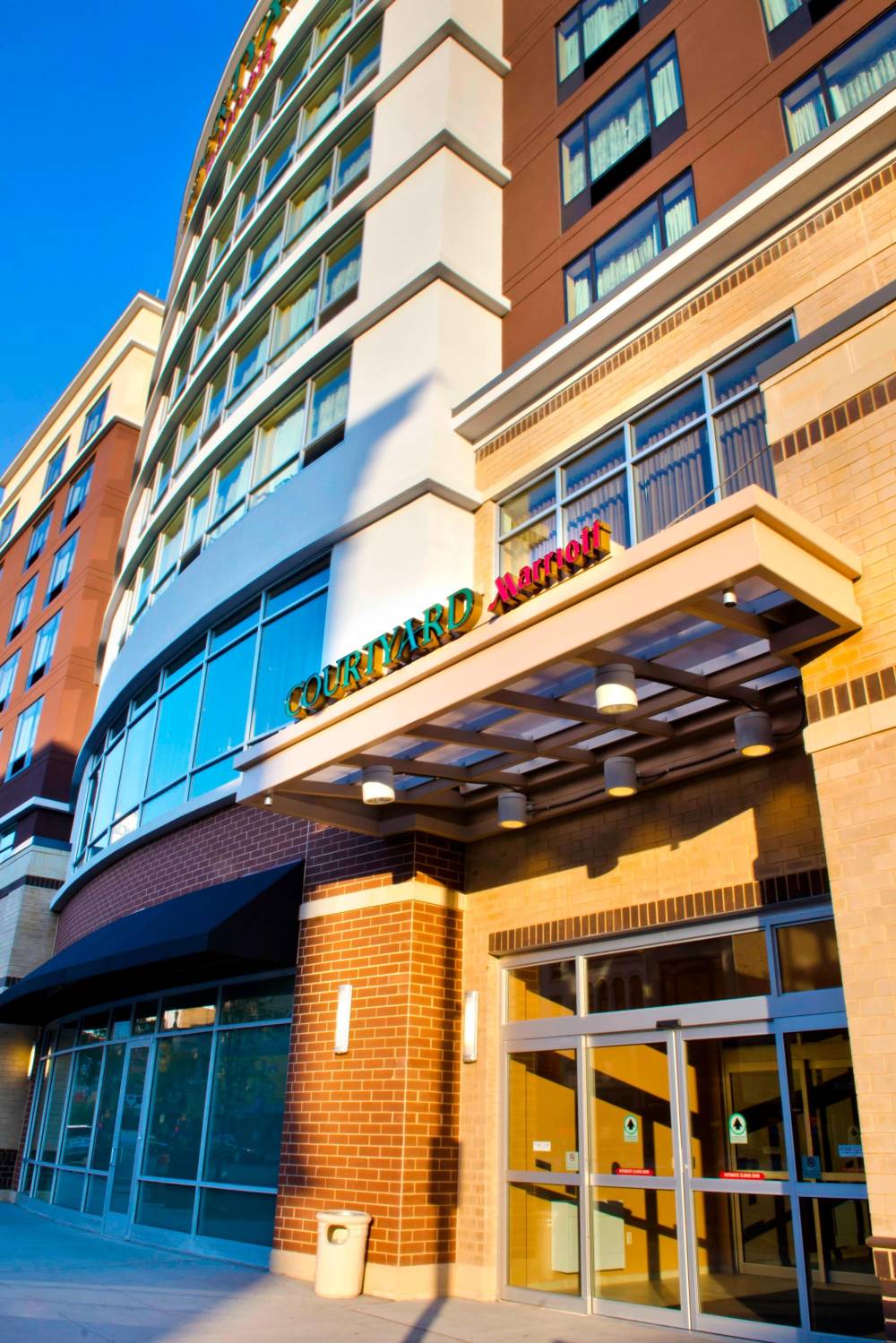 Courtyard By Marriott Newark Downtown 7