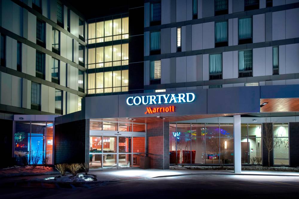 Courtyard By Marriott Philadelphia South At The Navy Yard 8