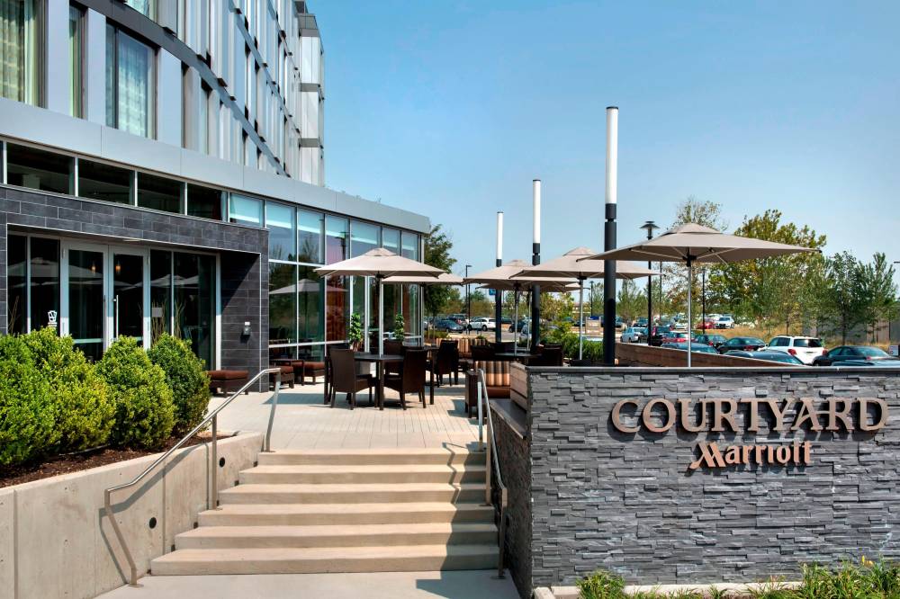 Courtyard By Marriott Philadelphia South At The Navy Yard 9