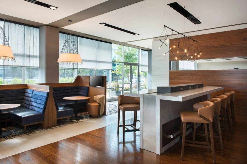 Courtyard By Marriott Philadelphia South At The Navy Yard 10