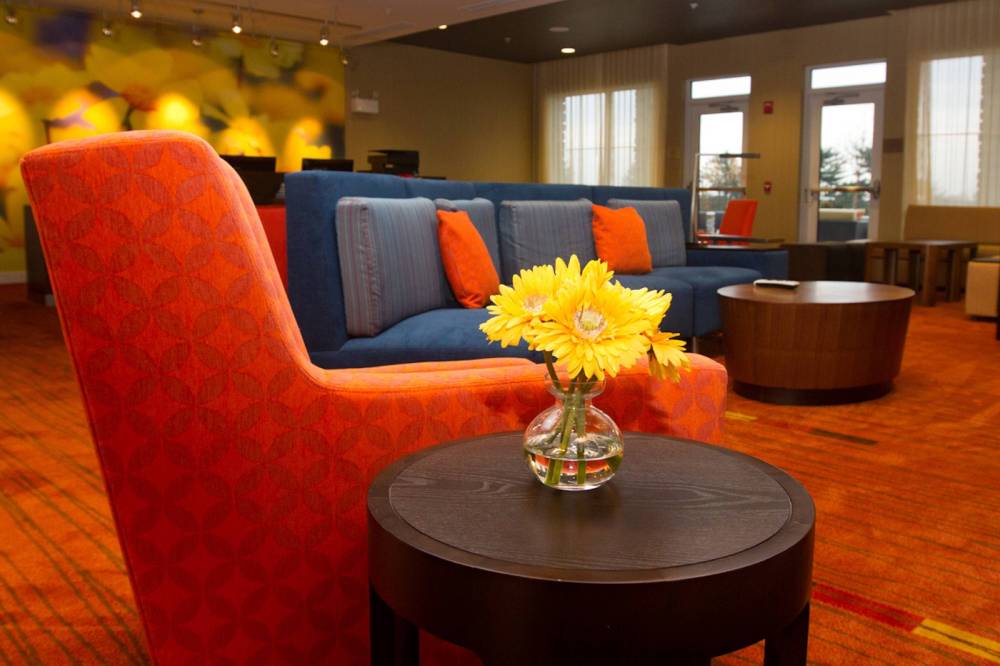 Courtyard By Marriott Philadelphia Springfield 8