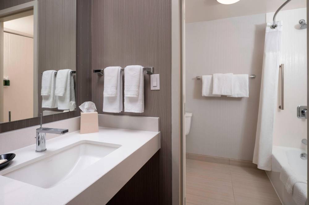 Guest Bathroom - Bathtub