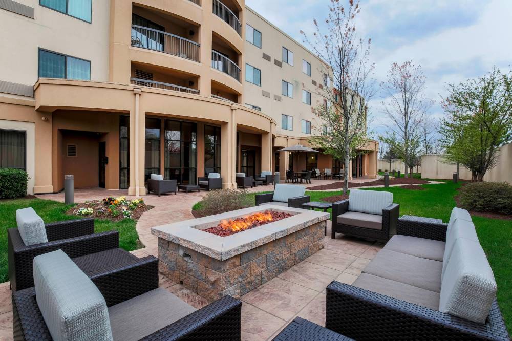 Courtyard By Marriott Potomac Mills Woodbridge 4