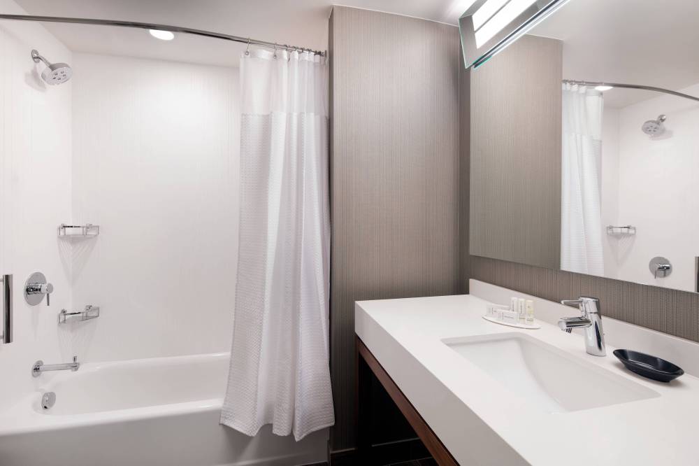 Guest Bathroom with Tub