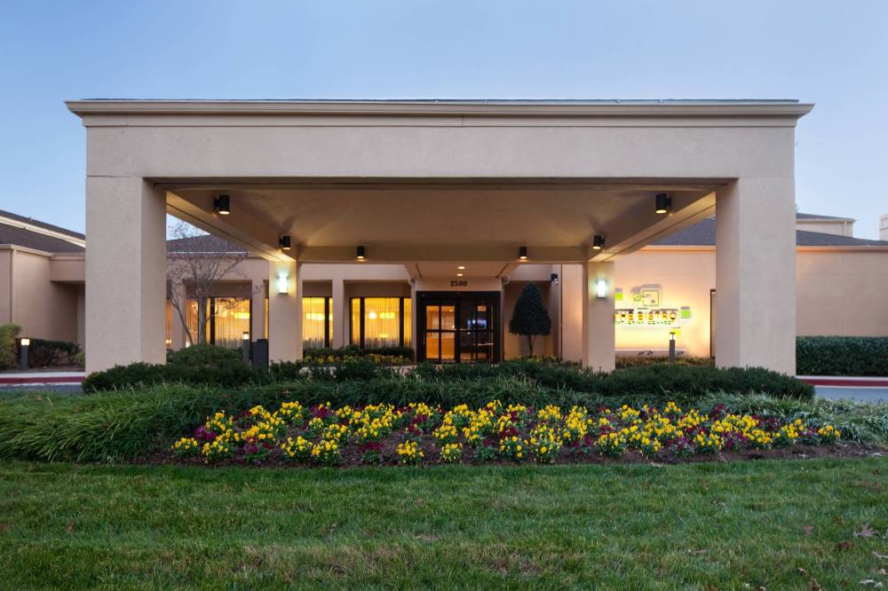 Courtyard By Marriott Rockville 4