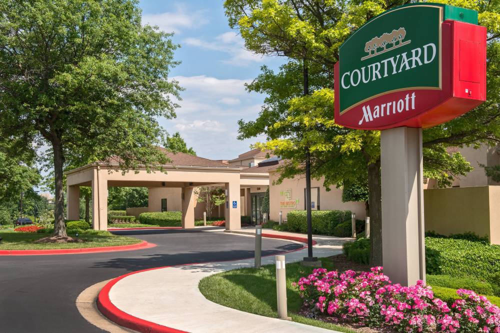 Courtyard By Marriott Rockville 3