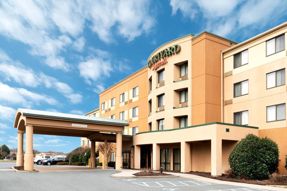 Courtyard By Marriott Salisbury 2