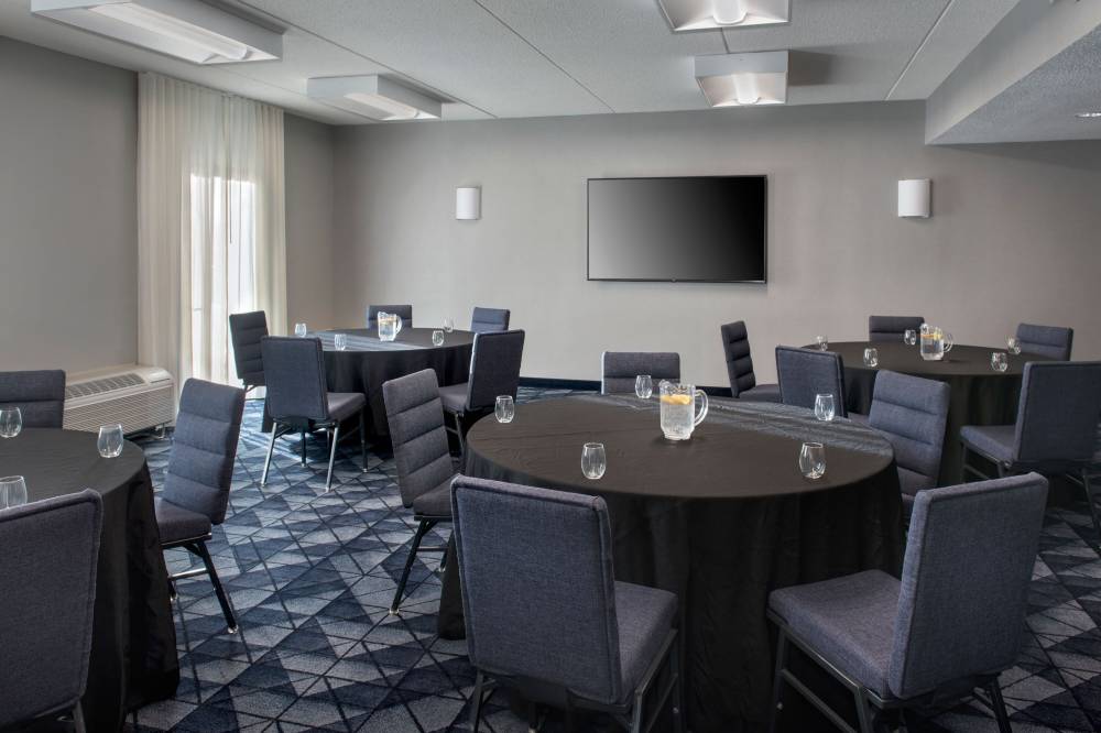 Courtyard By Marriott Silver Spring North-white Oak 9