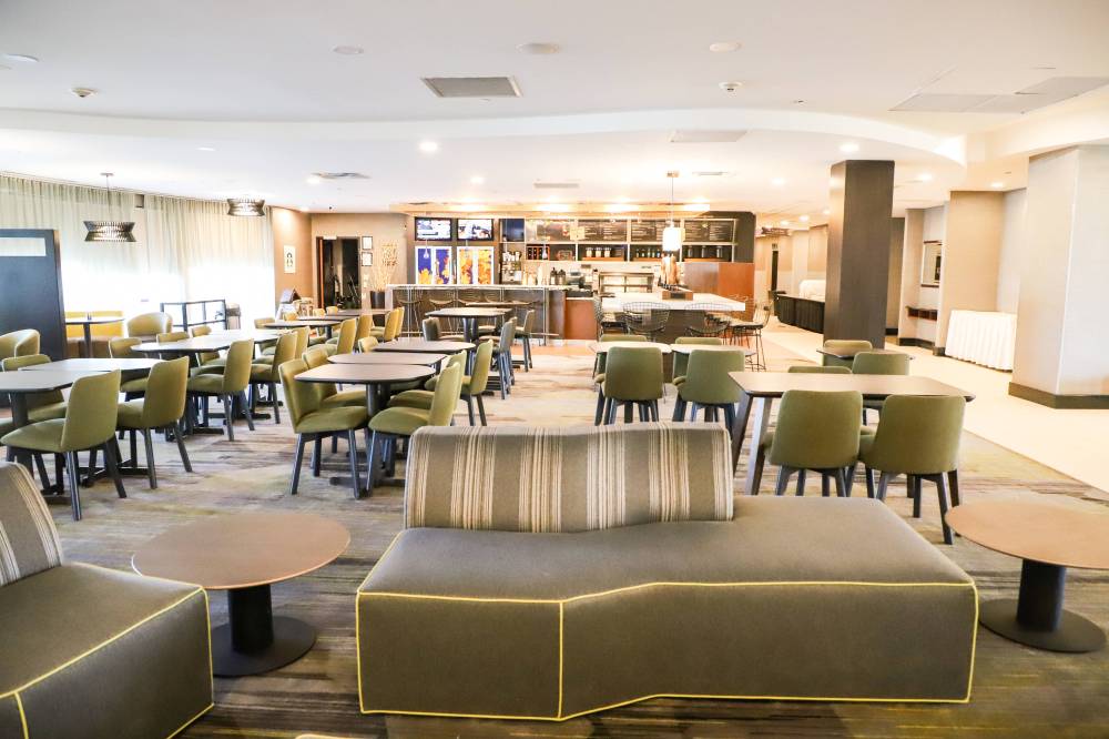 Courtyard By Marriott Toronto Brampton 8