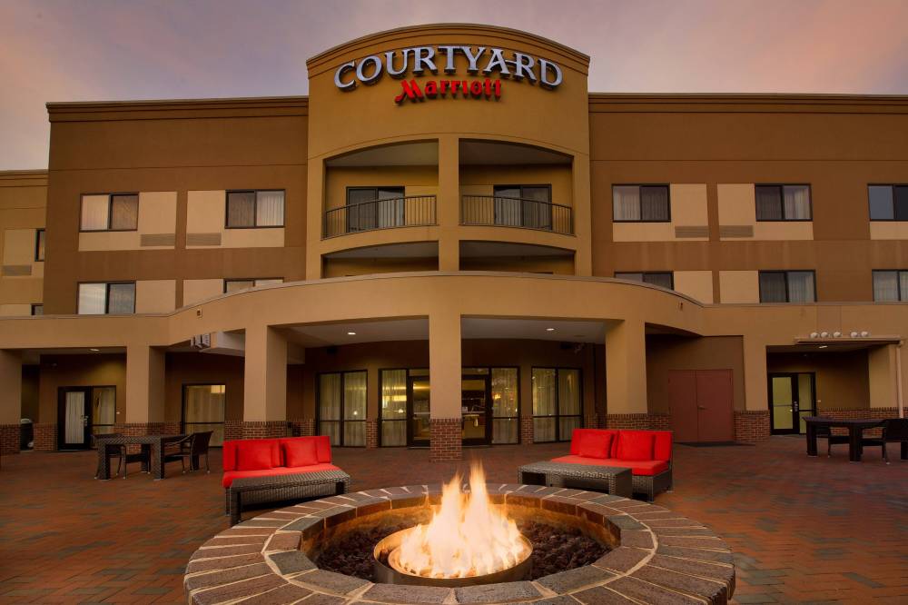 Courtyard By Marriott Waldorf 2