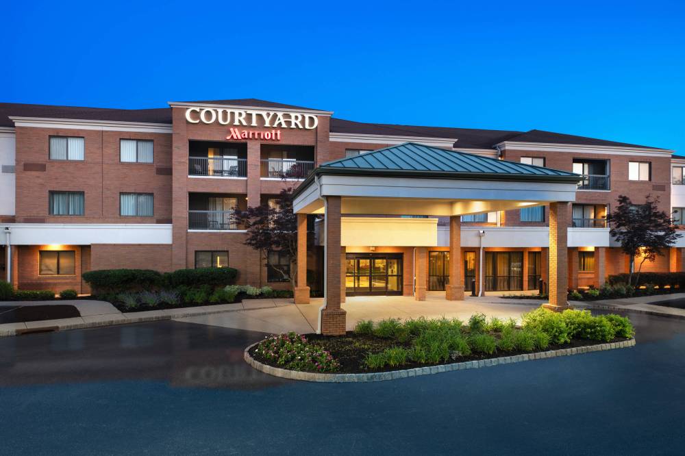 Courtyard By Marriott West Orange 5