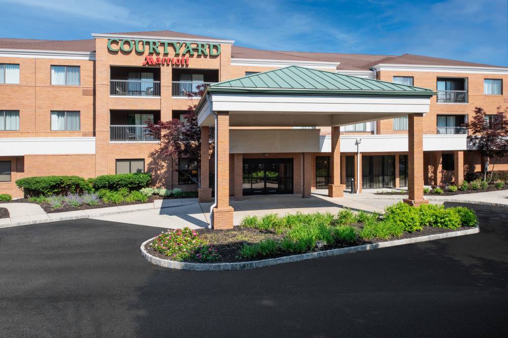 Courtyard By Marriott West Orange 6