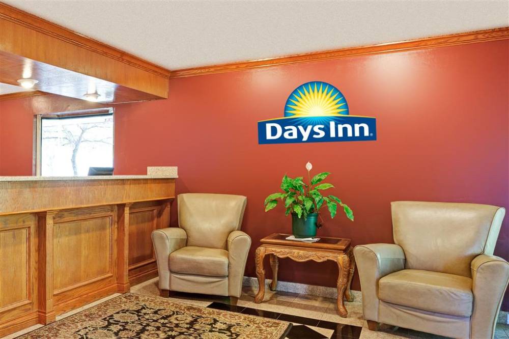 Days Inn And Suites Monroe 3