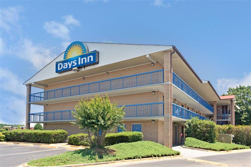 Welcome to the Days Inn Charlotte Northlake