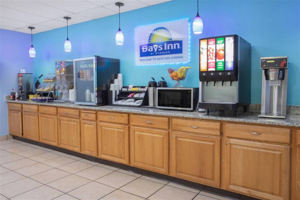 Days Inn By Wyndham Livonia/canton/detroit 8