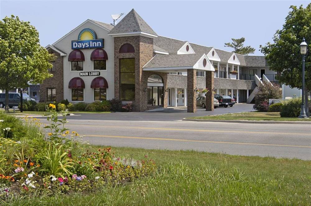 Days Inn By Wyndham Mackinaw City - Lakeview 3