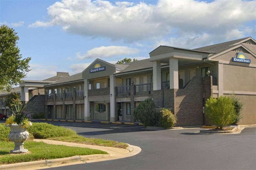 Welcome to the Days Inn Raleigh Glenwood Crabtree