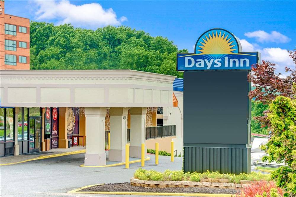 Days Inn By Wyndham Towson 3