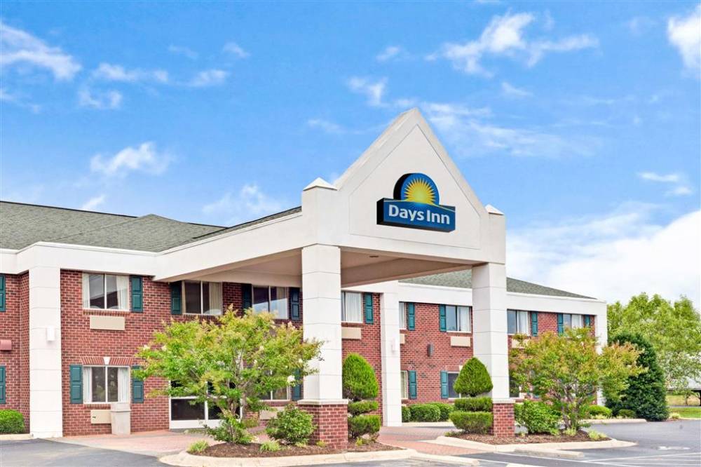 Welcome to the Days Inn and Suites Siler City