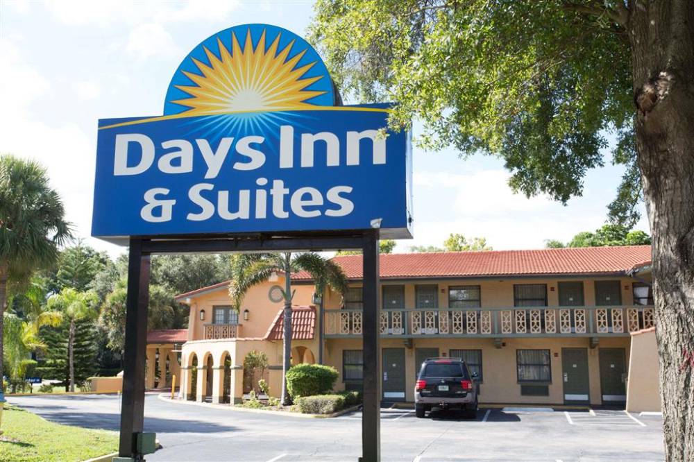 Welcome to the Days Inn & Suites Altamonte