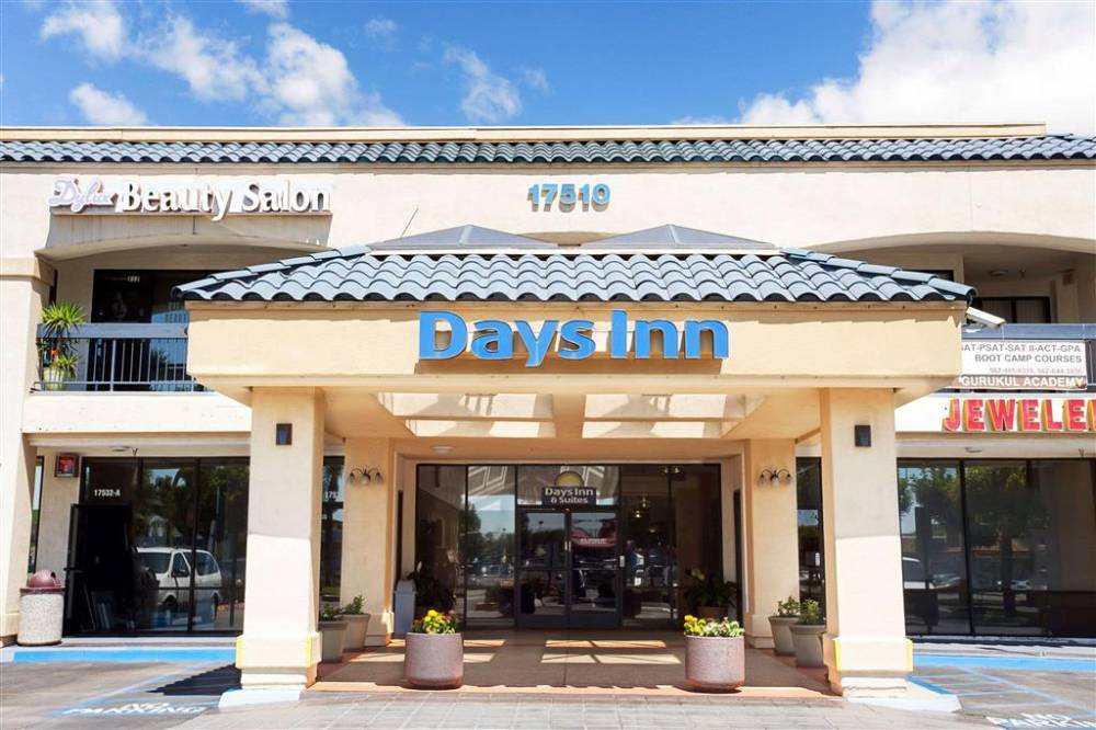 Days Inn & Suites By Wyndham Artesia 3