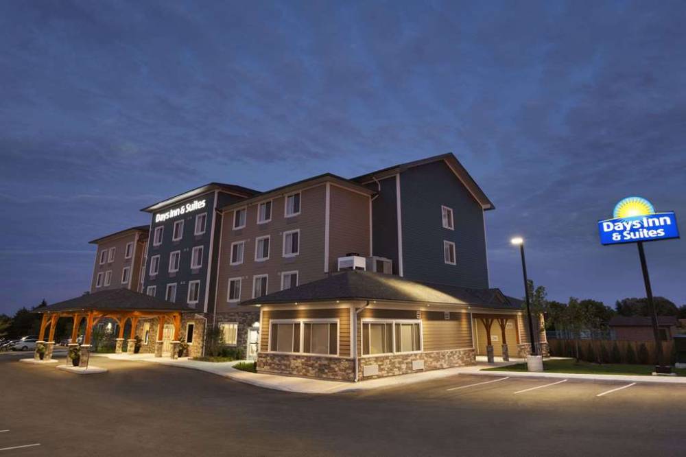 Days Inn & Suites By Wyndham Lindsay 2