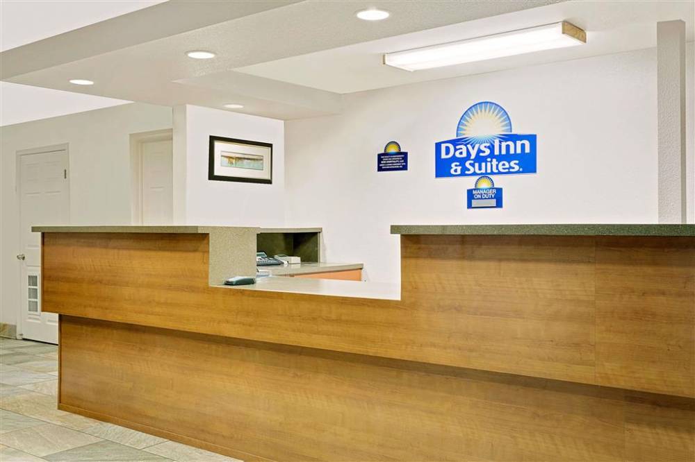 Days Inn & Suites By Wyndham Needles 2