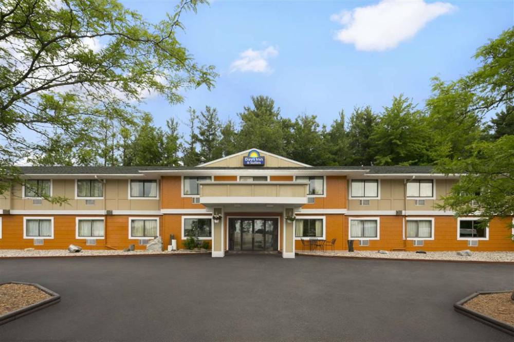 Welcome to the Days Inn and Suites Stevens Point.