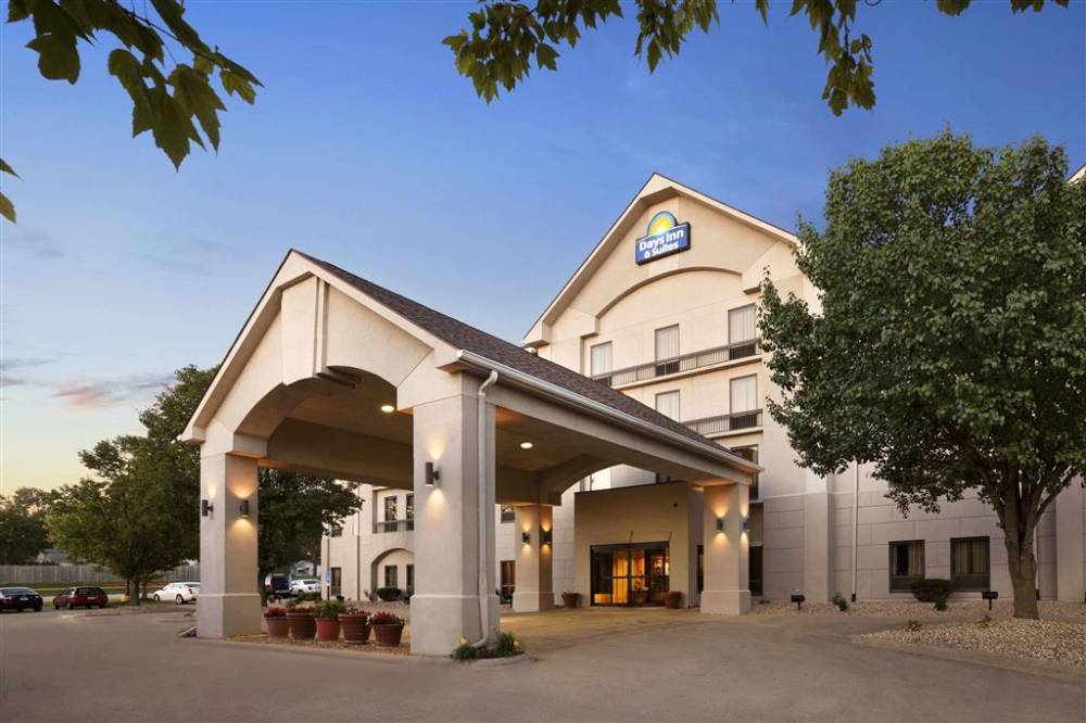 Welcome to the Days Inn Cedar Rapids