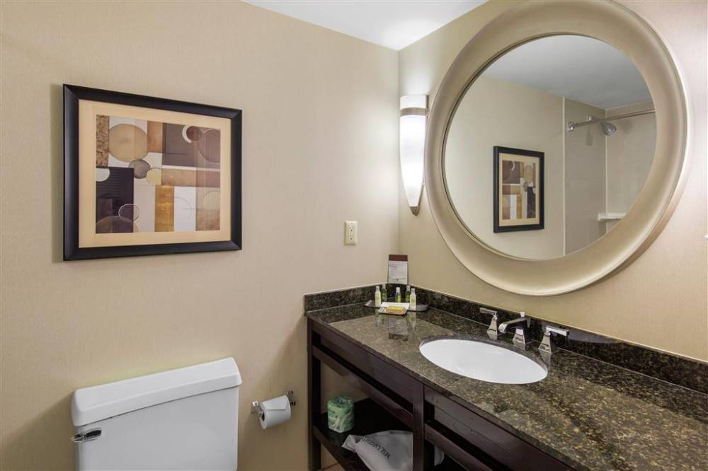 Doubletree By Hilton Downtown Wilmington - Legal District 6