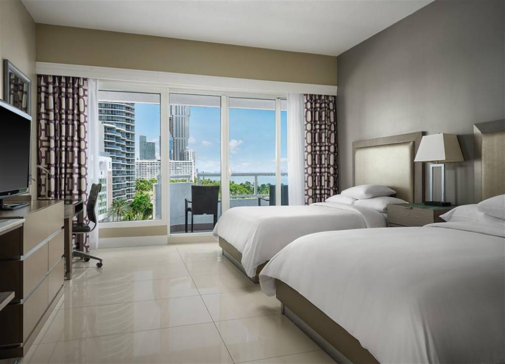 Doubletree By Hilton Grand Hotel Biscayne Bay 4